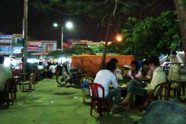 Không có tiền, nhiều người “né” chơi lễ