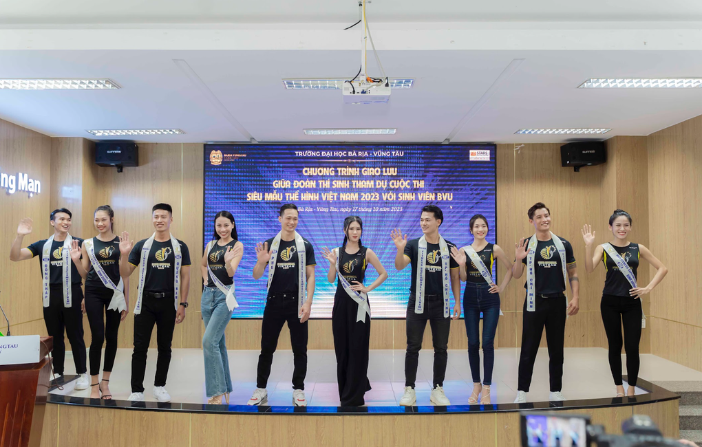 Thí sinh Siêu mẫu Thể hình Việt Nam đu dây cáp, leo núi - 6 Thí sinh Siêu mẫu Thể hình Việt Nam đu dây cáp, leo núi - 6