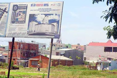 Nhà đầu tư gom đất phía Tây chờ... “sốt”