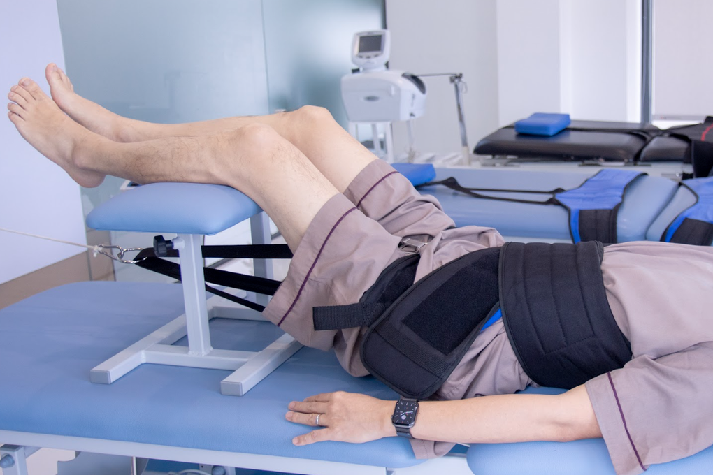 Căn bệnh khiến nhạc sĩ Dương Khắc Linh bị khóa cổ khi ngồi lâu đứng dậy - 1 Căn bệnh khiến nhạc sĩ Dương Khắc Linh bị khóa cổ khi ngồi lâu đứng dậy - 1