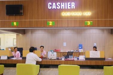 Máy tính “cục gạch”, bệnh viện 5 sao “thời cổ đại” và hãng viễn thông 4.0 ở Myanmar