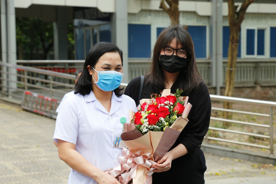 Bố bệnh nhân Covid-19 hồ hởi chở 2 tạ gạo tặng bệnh viện cứu chữa con gái - 2 Bố bệnh nhân Covid-19 hồ hởi chở 2 tạ gạo tặng bệnh viện cứu chữa con gái - 2