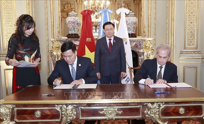 Chủ tịch Quốc hội Vương Đình Huệ chứng kiến Lễ ký kết Hiệp định chuyển giao người bị kết án phạt tù. 