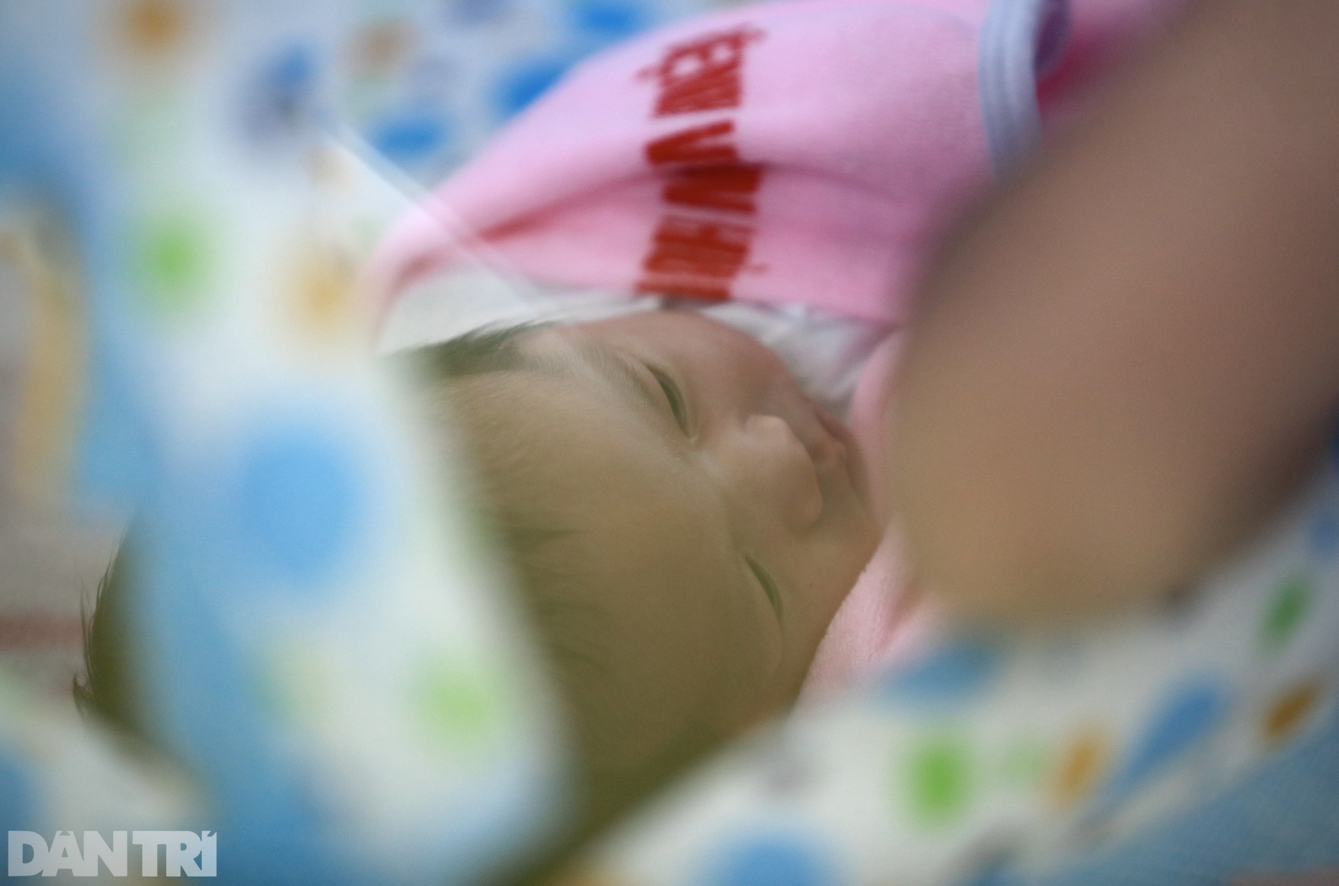 Khi tiếp viên hàng không làm bảo mẫu cho những trẻ sơ sinh có mẹ là F0 - 3 Khi tiếp viên hàng không làm bảo mẫu cho những trẻ sơ sinh có mẹ là F0 - 3
