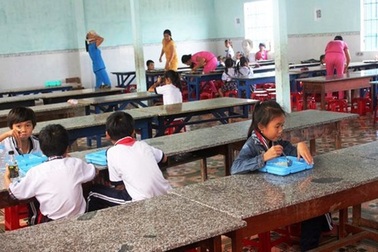 Trường thu “khống” hơn 130 triệu đồng tiền ăn của học sinh bán trú