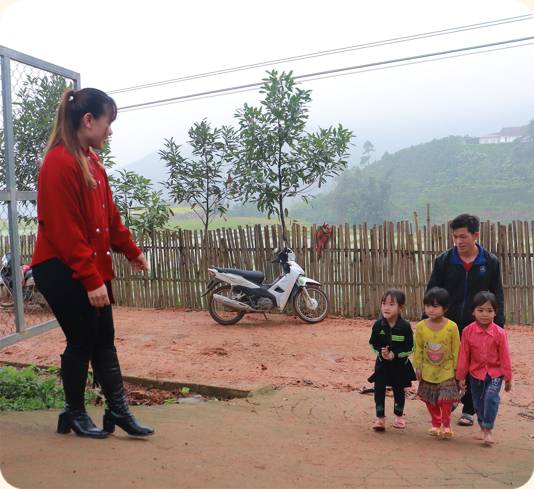Những túp lều giữ con chữ vùng cao nơi trẻ em chỉ được ăn một bữa thịt/tuần - 28 Những túp lều giữ con chữ vùng cao nơi trẻ em chỉ được ăn một bữa thịt/tuần - 28