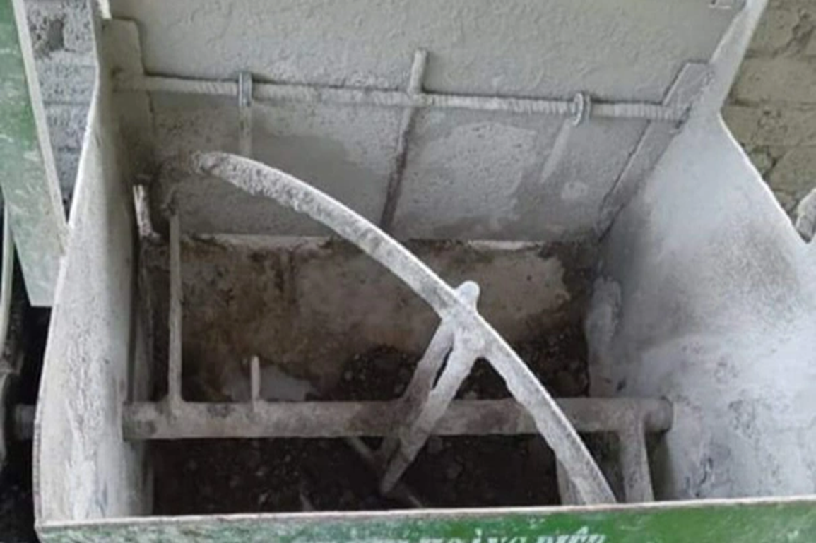 Bị cuốn vào máy đúc táp lô, người đàn ông tử vong - 1 Bị cuốn vào máy đúc táp lô, người đàn ông tử vong - 1