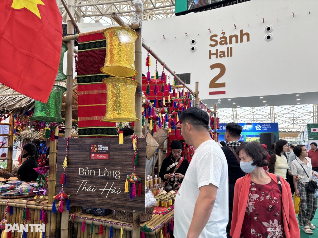 Xếp hàng trải nghiệm ẩm thực ở gian hàng Làng du lịch tốt nhất thế giới - 4