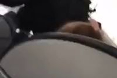 Cảnh đôi co trước khi bác sĩ gốc Việt bị lôi khỏi máy bay United Airlines