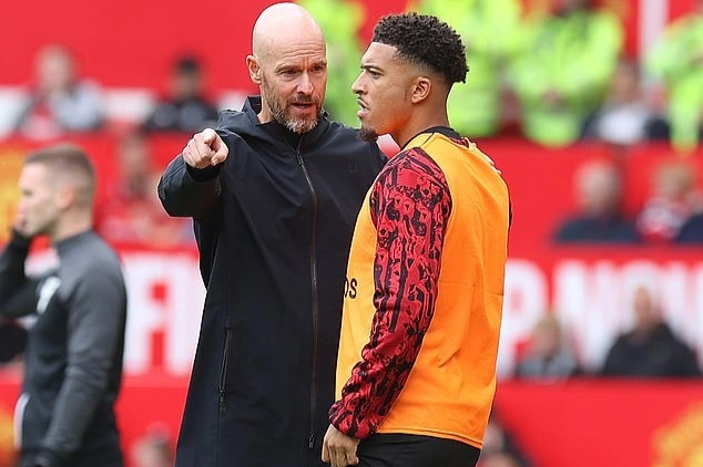 Rio Ferdinand: Jadon Sancho sẽ trả giá đắt khi chống đối HLV Ten Hag - 1