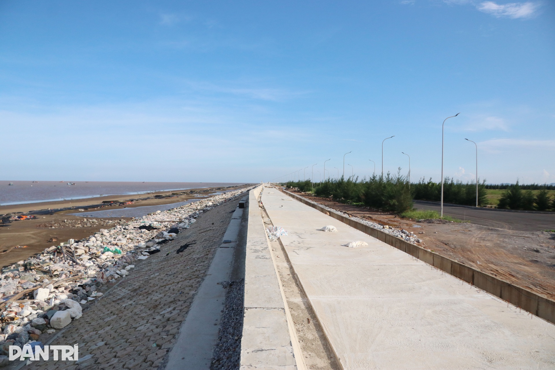 Ngắm tuyến đê biển bảo vệ 2.000ha đất lấn biển ở Hải Phòng sắp hoàn thành - 6 Ngắm tuyến đê biển bảo vệ 2.000ha đất lấn biển ở Hải Phòng sắp hoàn thành - 6
