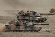 Ukraine bất ngờ "trách ngược" Mỹ về viện trợ xe tăng