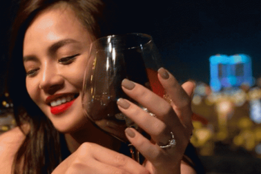 “My sói” Thu Quỳnh khoe ảnh đeo nhẫn kim cương trên ngón áp út