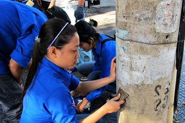 Hơn 300 tình nguyện viên ra quân xóa quảng cáo, rao vặt