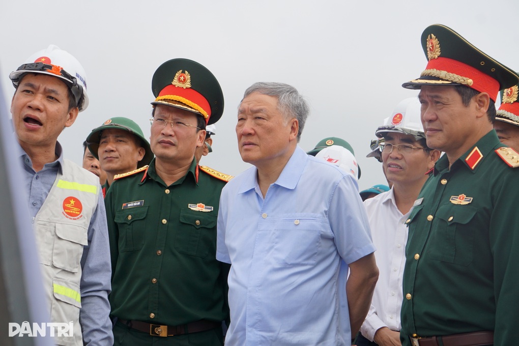 Phó Thủ tướng chỉ đạo Đà Nẵng sớm gỡ vướng cho cao tốc Hòa Liên - Túy Loan - 1 Phó Thủ tướng chỉ đạo Đà Nẵng sớm gỡ vướng cho cao tốc Hòa Liên - Túy Loan - 1