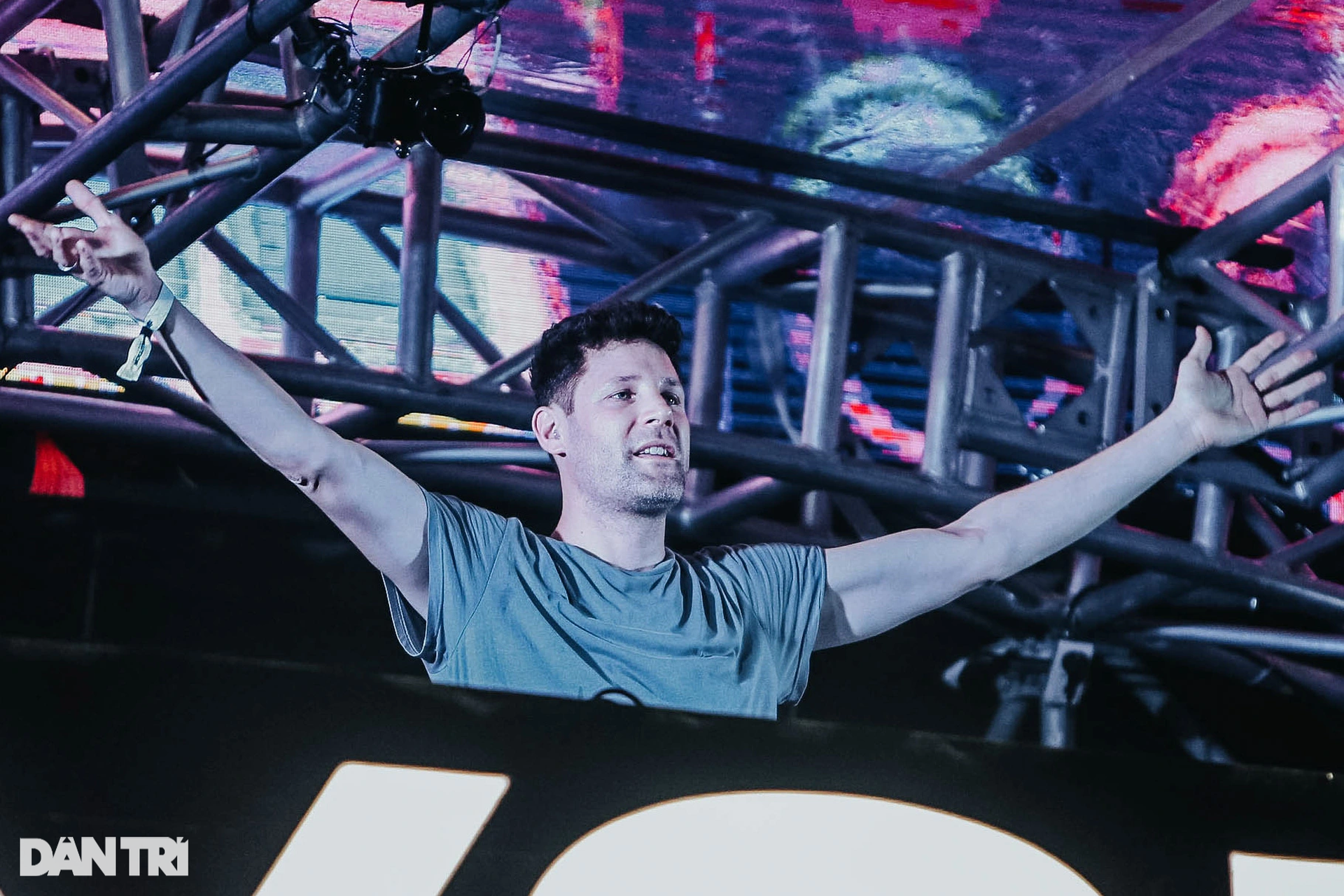 Hàng nghìn bạn trẻ quẩy hết mình với lễ hội âm nhạc EDM số một Việt Nam - 5 Hàng nghìn bạn trẻ quẩy hết mình với lễ hội âm nhạc EDM số một Việt Nam - 5