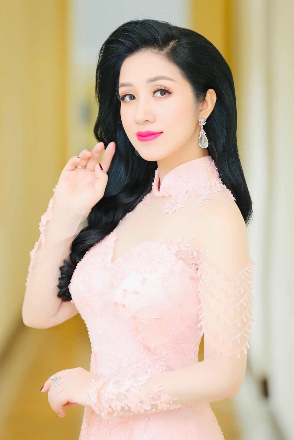 Sao Mai Phương Nga: “Mỗi người phụ nữ là một bông hoa đẹp!” - 6 Sao Mai Phương Nga: “Mỗi người phụ nữ là một bông hoa đẹp!” - 6