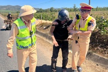 Cảnh sát dùng xe đặc chủng truy đuổi đối tượng trộm cắp