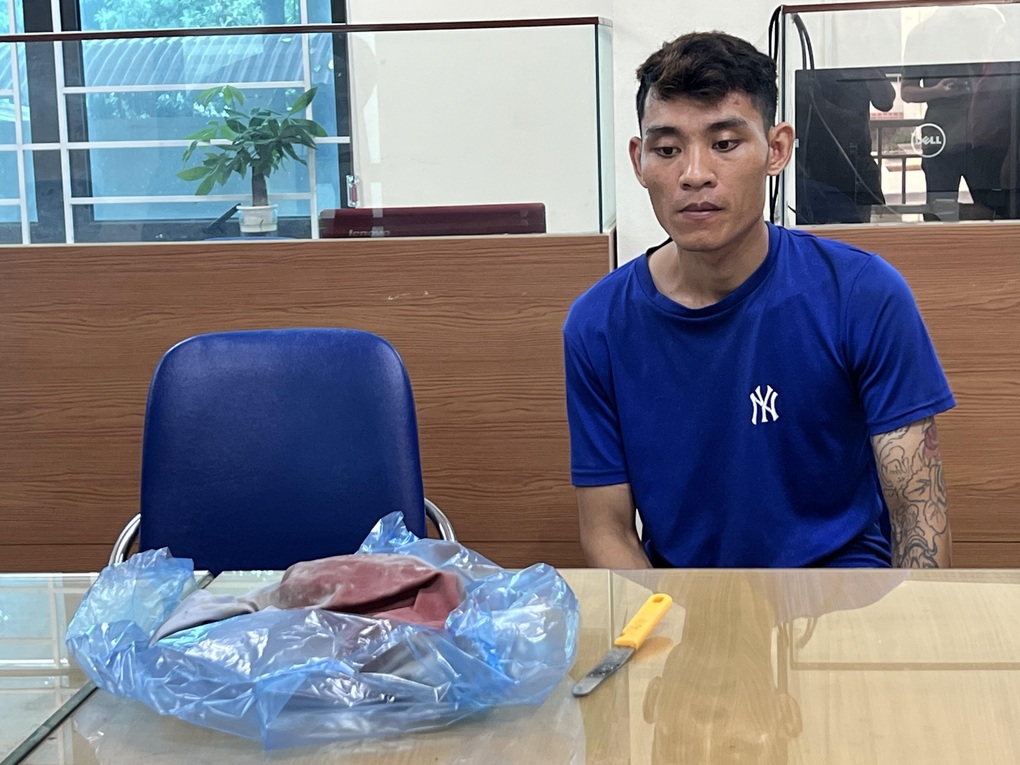 Lào Cai: Bắt giữ nghi phạm cứa cổ tài xế taxi ở cửa khẩu Kim Thành - 2 Lào Cai: Bắt giữ nghi phạm cứa cổ tài xế taxi ở cửa khẩu Kim Thành - 2