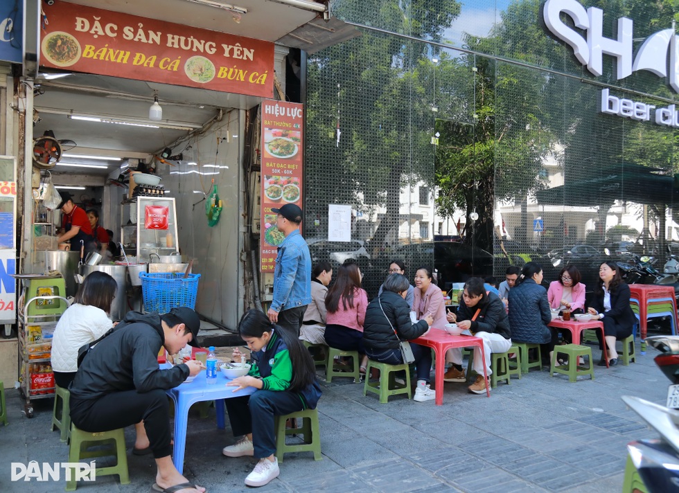 Quán bún cá ở Hà Nội bất ngờ lọt danh sách Michelin, chủ tưởng bị lừa đảo - 5