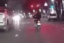 Phóng nhanh vượt đèn đỏ, "tổ lái" gây họa cho người đi đường