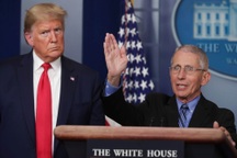 Ông Trump "phản pháo" chuyên gia về năng lực xét nghiệm Covid-19 của Mỹ