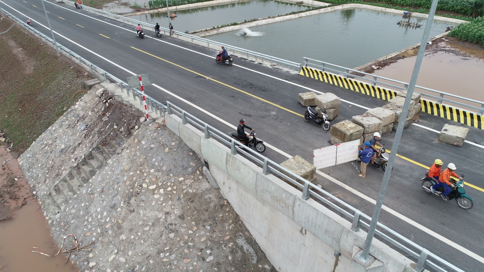 Toàn cảnh cây cầu nghìn tỷ nối đôi bờ sông Ninh Cơ trước ngày thông xe - 4 Toàn cảnh cây cầu nghìn tỷ nối đôi bờ sông Ninh Cơ trước ngày thông xe - 4