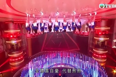 Tiết mục vũ đạo "kiệm vải" của nhà đài đình đám tại Hồng Kông bị chỉ trích