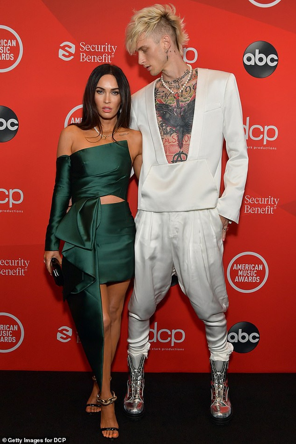 Megan Fox gợi cảm bên bạn trai kém tuổi - 4 Megan Fox gợi cảm bên bạn trai kém tuổi - 4