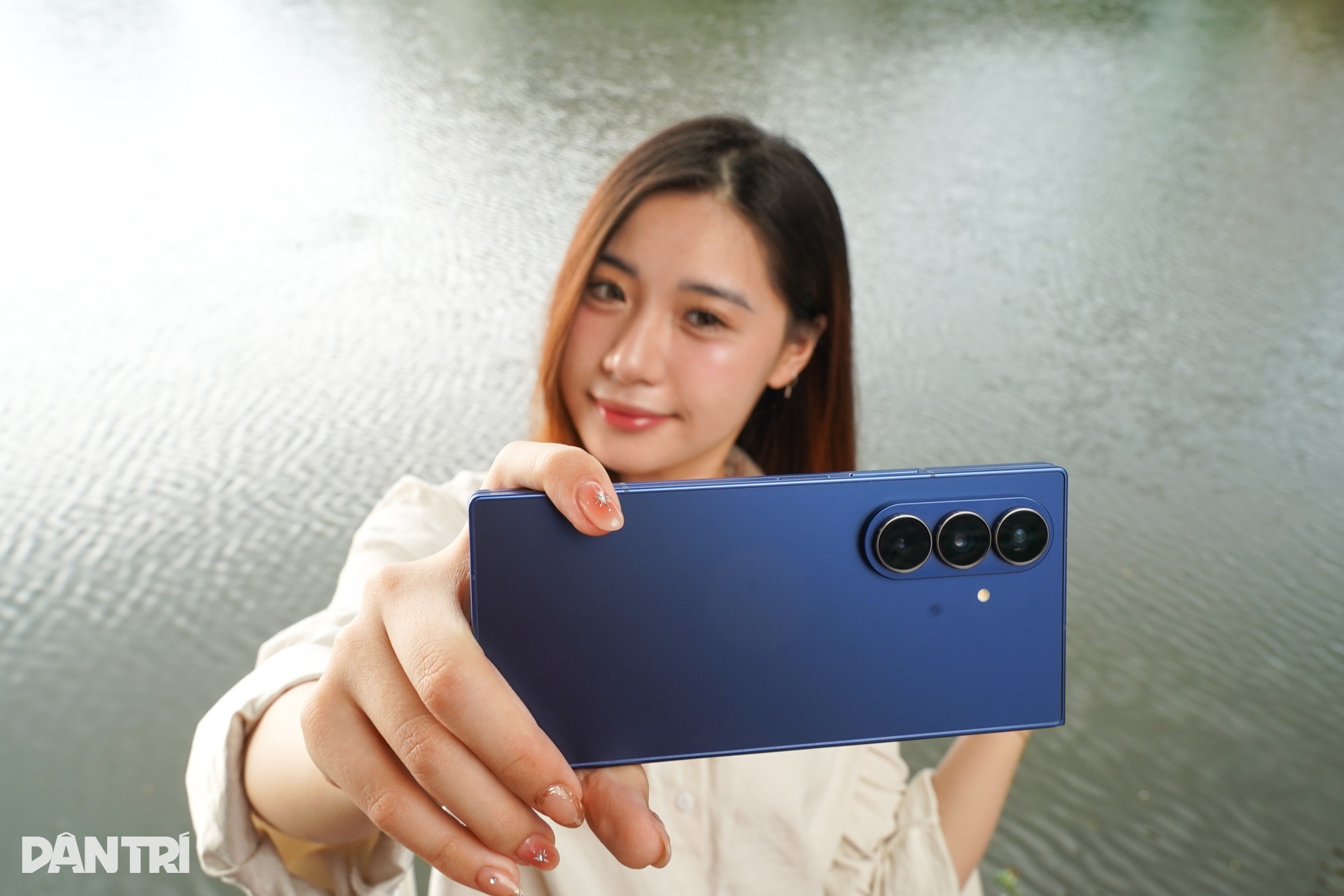 Đánh giá Samsung Galaxy Z Fold7: Mỏng nhẹ, đa nhiệm nhưng có đánh đổi - 28 Đánh giá Samsung Galaxy Z Fold7: Mỏng nhẹ, đa nhiệm nhưng có đánh đổi - 28