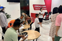 Quẹt thẻ vay gần 70 triệu đồng đóng cho Apax Leaders, phụ huynh kêu trời