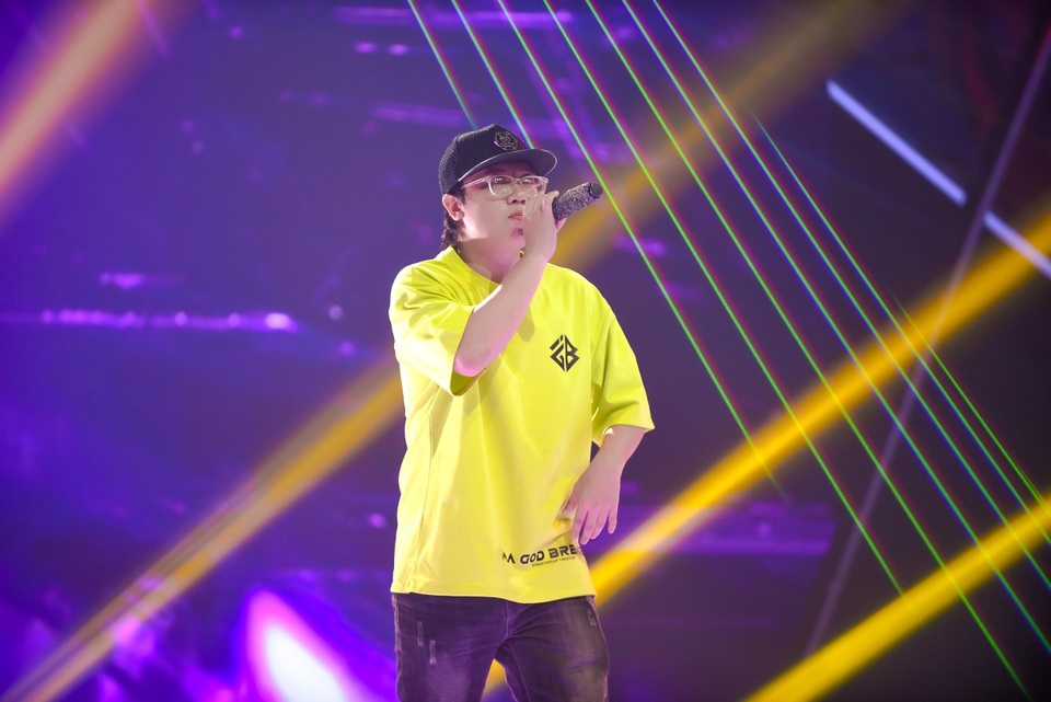 “Nổi da gà” thí sinh King of Rap làm mới hit của diva Hồng Nhung, Bằng Kiều - 9 “Nổi da gà” thí sinh King of Rap làm mới hit của diva Hồng Nhung, Bằng Kiều - 9