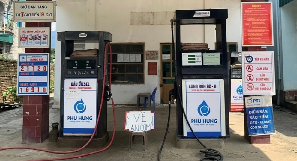 Treo biển về ăn cơm nghỉ bán, một cửa hàng xăng dầu bị phạt 10 triệu đồng - 1 Treo biển về ăn cơm nghỉ bán, một cửa hàng xăng dầu bị phạt 10 triệu đồng - 1