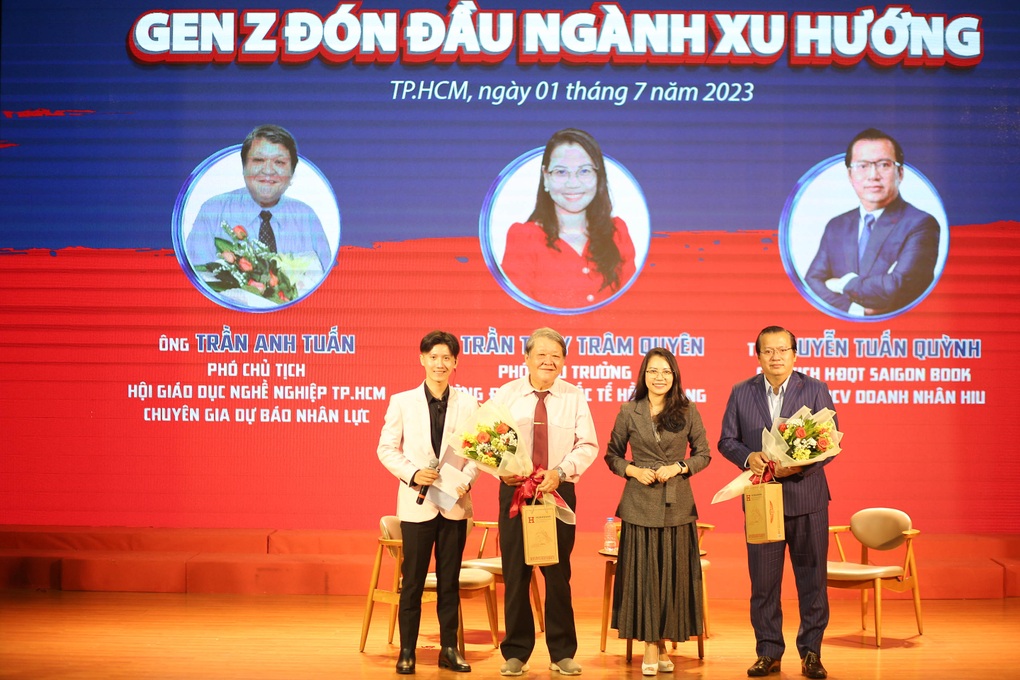 Học sinh THPT trải nghiệm một ngày làm sinh viên Đại học quốc tế Hồng Bàng - 4 Học sinh THPT trải nghiệm một ngày làm sinh viên Đại học quốc tế Hồng Bàng - 4