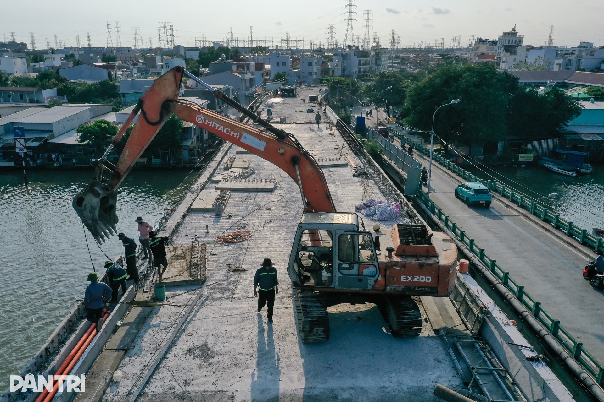 Cầu nối quận 7 với huyện Nhà Bè sắp hoàn thành sau nhiều năm trễ hẹn - 3 Cầu nối quận 7 với huyện Nhà Bè sắp hoàn thành sau nhiều năm trễ hẹn - 3