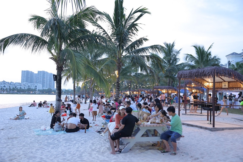 Cư dân Vinhomes hết lời khen ngợi lễ hội biển Summer Dream - 2 Cư dân Vinhomes hết lời khen ngợi lễ hội biển Summer Dream - 2