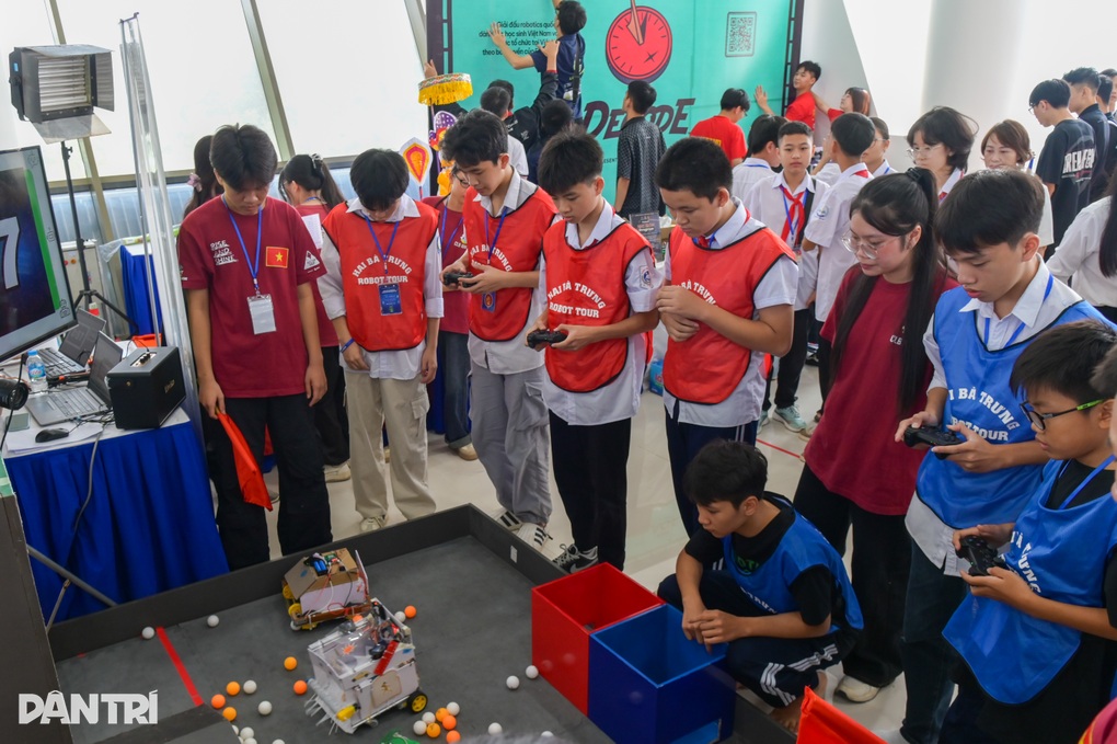Kịch liệt tranh tài học sinh tự lập trình, chế tạo “cỗ máy thu bóng” - 1 Kịch liệt tranh tài học sinh tự lập trình, chế tạo “cỗ máy thu bóng” - 1
