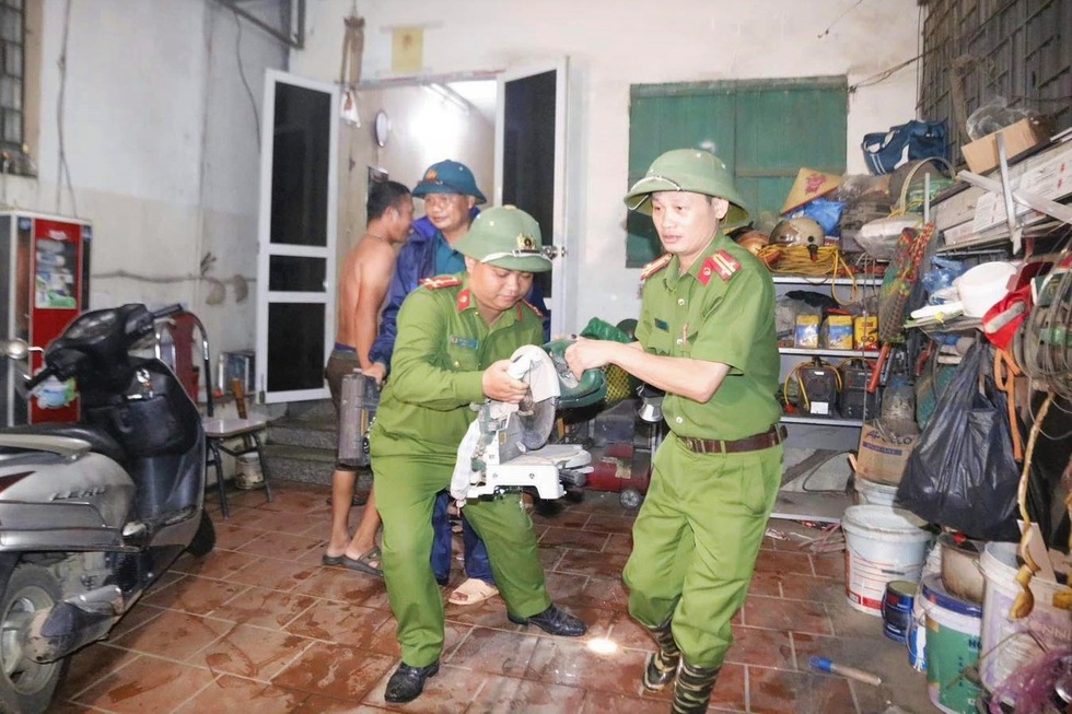 Nguy cơ sạt lở đổ sập nhà, người dân ở Hòa Bình thấp thỏm cảnh ở nhờ - 2 Nguy cơ sạt lở đổ sập nhà, người dân ở Hòa Bình thấp thỏm cảnh ở nhờ - 2