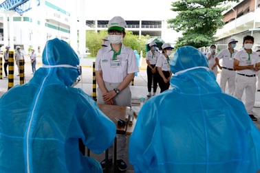 CIEM: Covid-19 phức tạp, tăng trưởng 6 tháng cuối năm đầy rủi ro, bất định