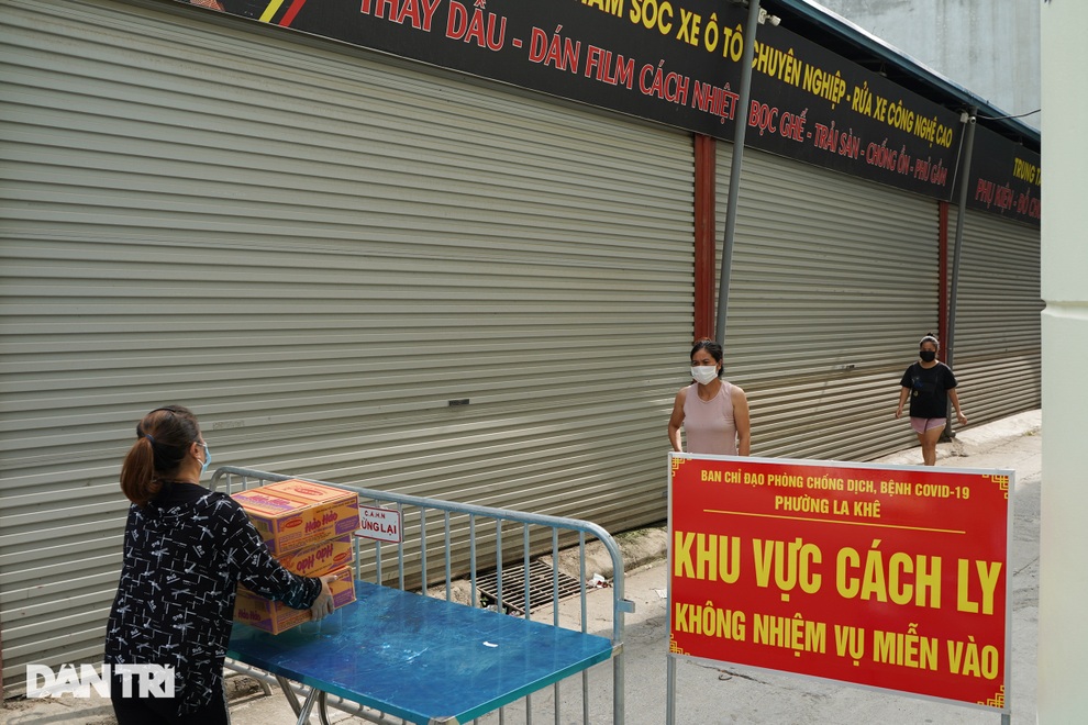 Phun khử khuẩn, xét nghiệm Covid-19 một khu dân cư và chợ dân sinh ở Hà Nội - 2 Phun khử khuẩn, xét nghiệm Covid-19 một khu dân cư và chợ dân sinh ở Hà Nội - 2