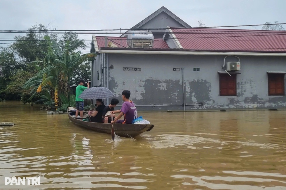 Những kỷ lục buồn trong đợt mưa lũ lịch sử ở miền Trung - 2 Những kỷ lục buồn trong đợt mưa lũ lịch sử ở miền Trung - 2