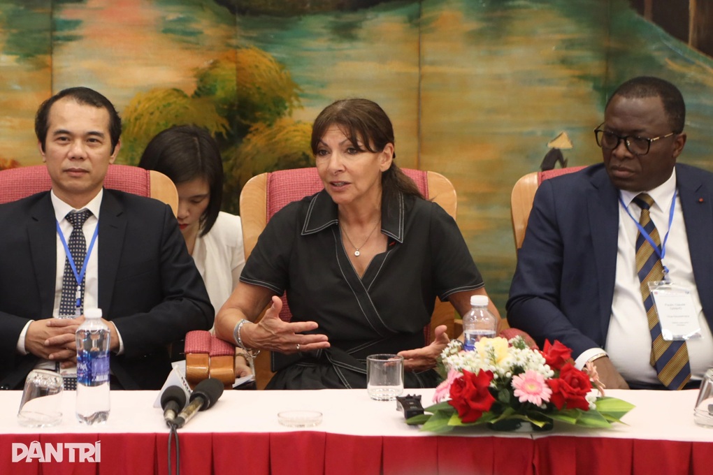 Lãnh đạo cộng đồng Pháp ngữ ấn tượng về Huế, hình mẫu trong bảo tồn di sản - 3 Lãnh đạo cộng đồng Pháp ngữ ấn tượng về Huế, hình mẫu trong bảo tồn di sản - 3