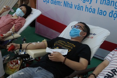 Chống Covid-19, hơn 1.000 công nhân, người lao động tình nguyện hiến máu