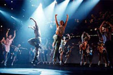 Bị đuổi việc vì ngực quá to