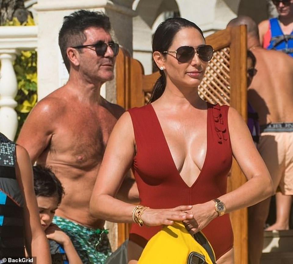 Bạn gái ông bầu siêu giàu Simon Cowell đẹp quyến rũ trên biển - 6 Bạn gái ông bầu siêu giàu Simon Cowell đẹp quyến rũ trên biển - 6