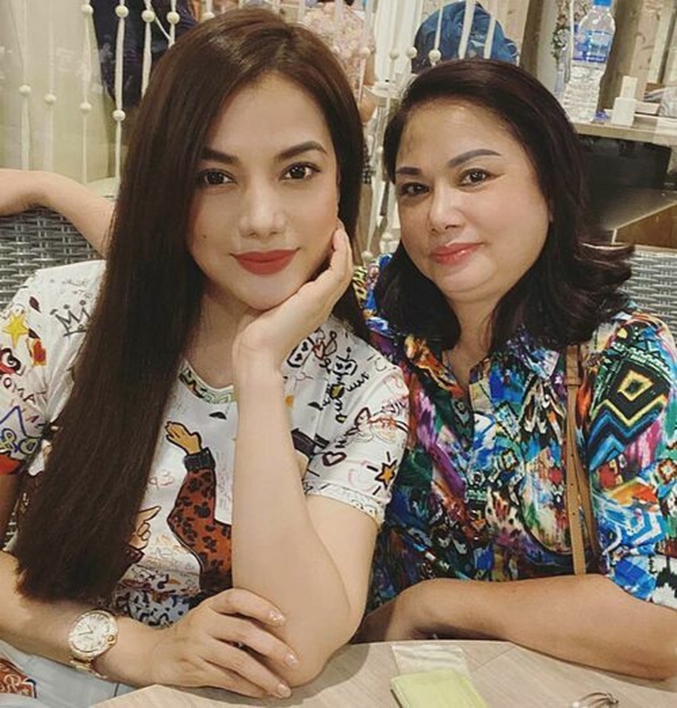 Trấn Thành hài hước “bắt trend” biến gối thành váy - 3 Trấn Thành hài hước “bắt trend” biến gối thành váy - 3