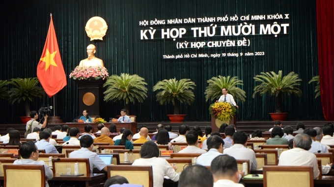 Tại Kỳ họp thứ 11 (Kỳ họp chuyên đề), các đại biểu HĐND TPHCM khóa X đã biểu quyết thông qua việc thành lập Sở An toàn thực phẩm.