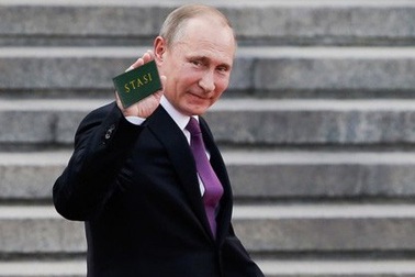 Tổng thống Nga Putin và bí mật tấm thẻ mật vụ Đông Đức mà ông sở hữu