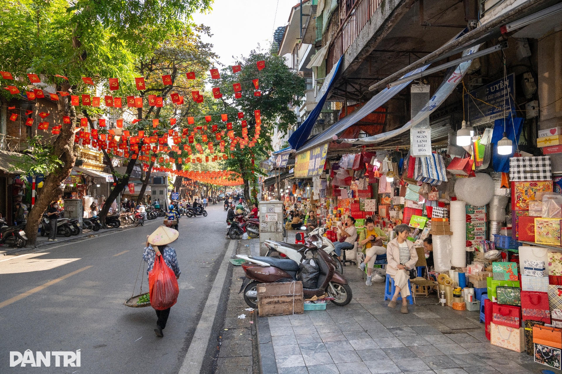 Công an Hà Nội ra quân dẹp vỉa hè, thí điểm mô hình phường kiểu mẫu - 9