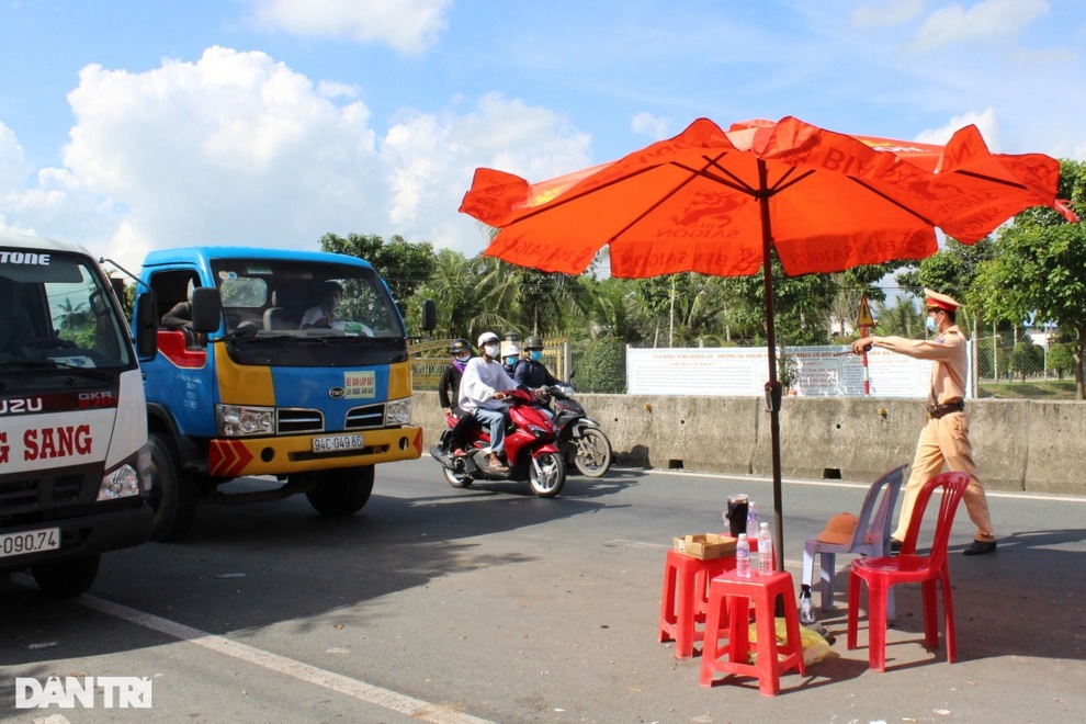 Nằm cạnh thành phố đỏ, huyện lập chốt kiểm soát nhiều nhất tỉnh - 2 Nằm cạnh thành phố đỏ, huyện lập chốt kiểm soát nhiều nhất tỉnh - 2